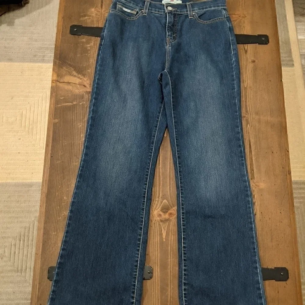 Levi’s perfectly slimming 512 bootcut high rise 10